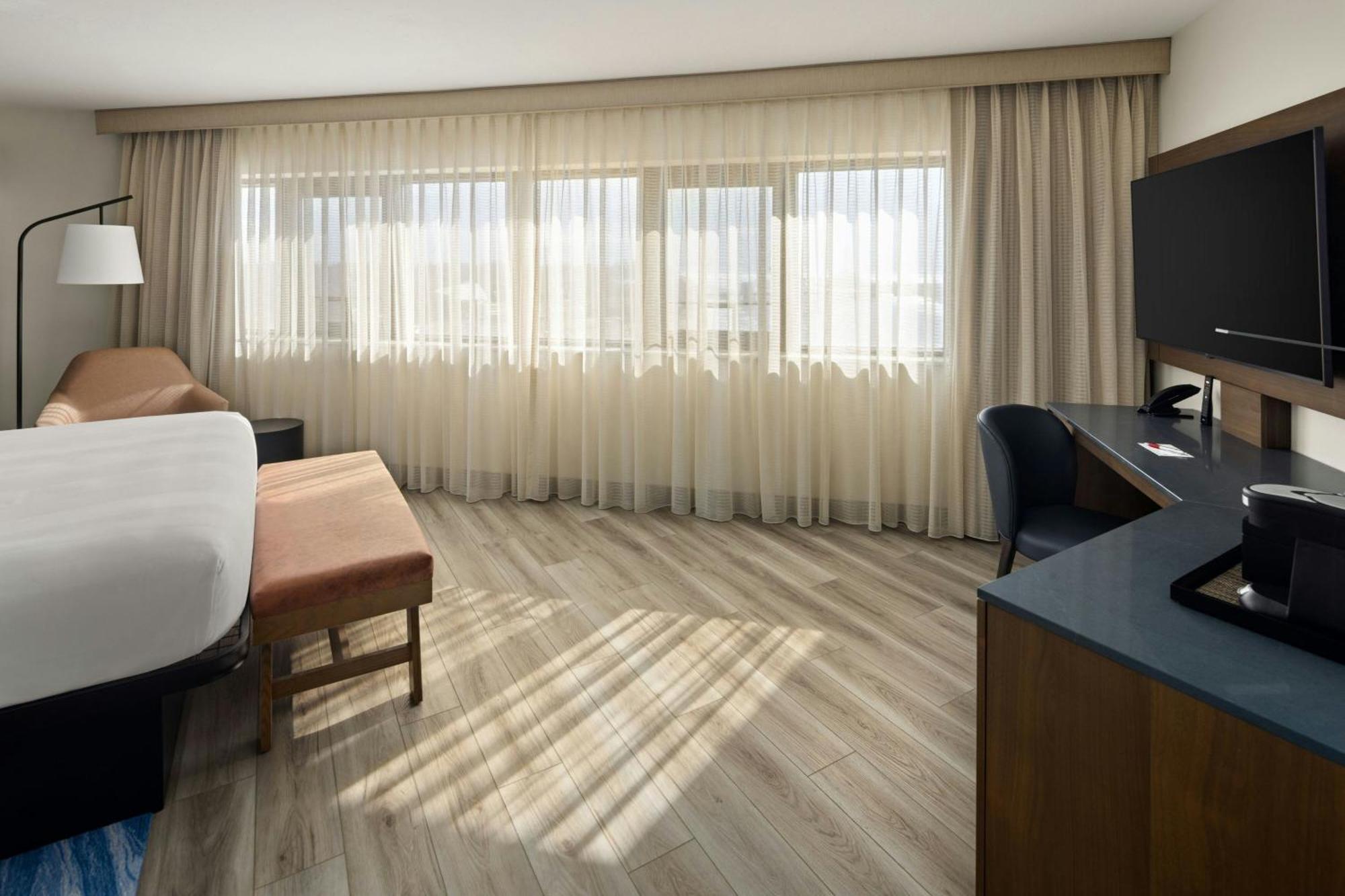 Oshkosh Marriott Waterfront Hotel & Convention Center Exterior foto