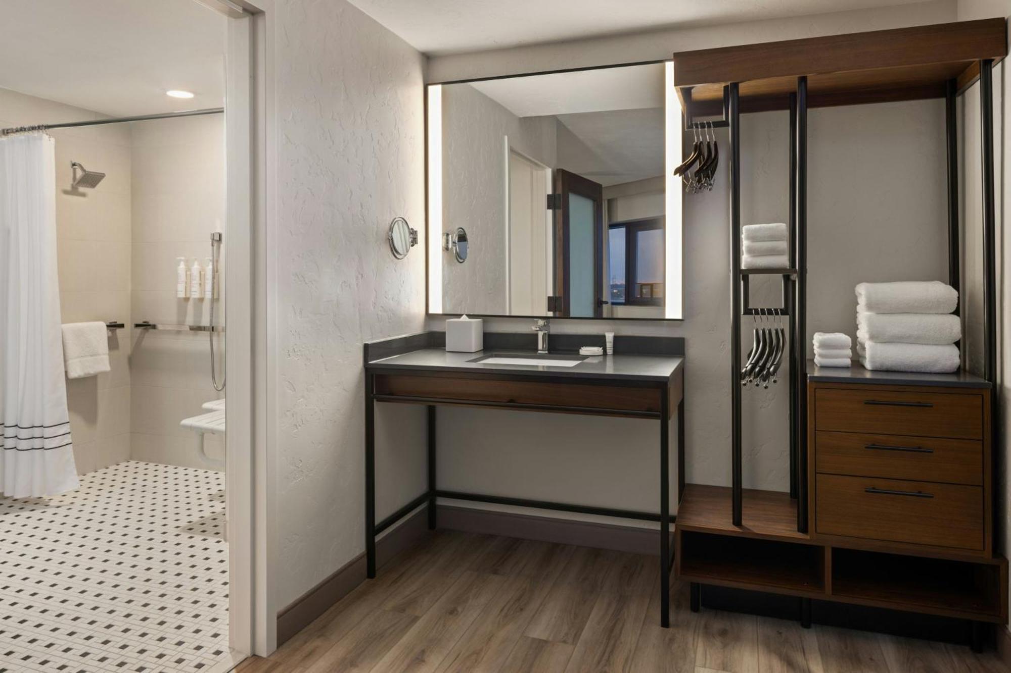 Oshkosh Marriott Waterfront Hotel & Convention Center Exterior foto